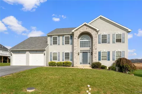 117 Edinboro Ln, Reading, PA 19605