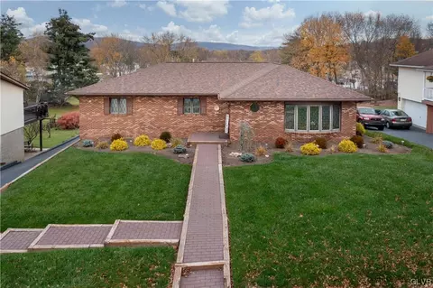 32 Clark Ln, Hilldale, PA 18705
