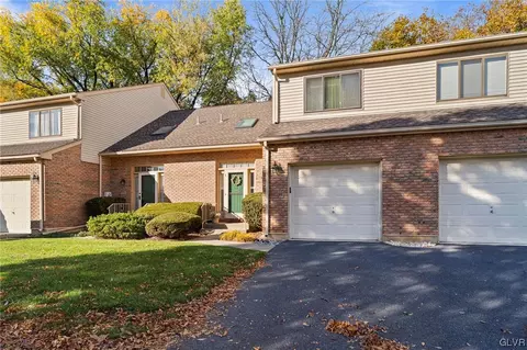 3219 Oakland Square Dr, Bethlehem, PA 18020