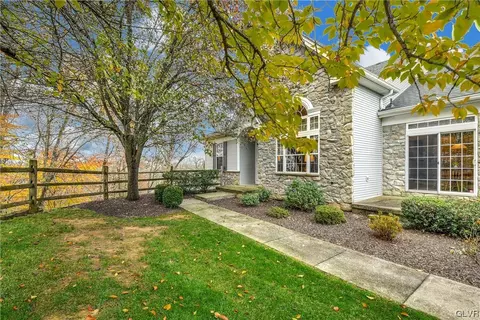 1865 Caryn Dr, Hellertown, PA 18055