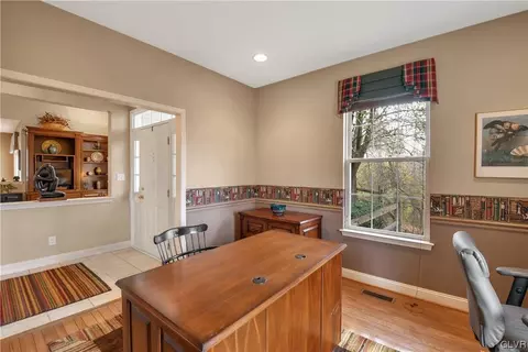 1865 Caryn Dr, Hellertown, PA 18055 photo 16