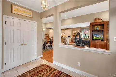 1865 Caryn Dr, Hellertown, PA 18055 photo 5