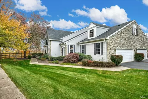 1865 Caryn Dr, Hellertown, PA 18055 photo 3