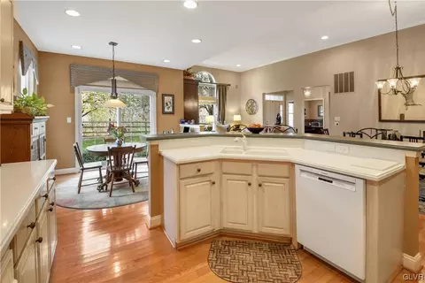 1865 Caryn Dr, Hellertown, PA 18055 photo 11