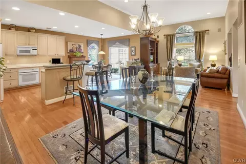 1865 Caryn Dr, Hellertown, PA 18055 photo 9