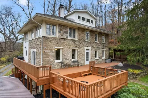 977 Cottonwood Rd, Walnutport, PA 18088