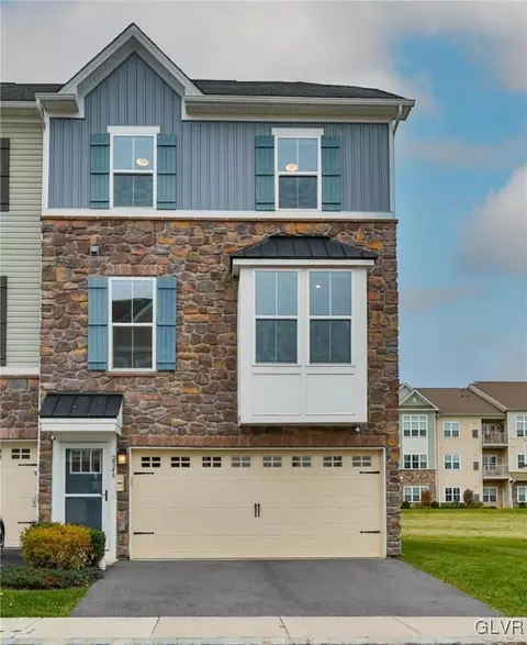 2348 Raya Way, Easton, PA 18045