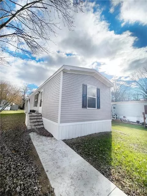 5733 Pfeiffer Cir, Germansville, PA 18053