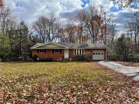 200 Oak Ln, Cresco, PA 18326