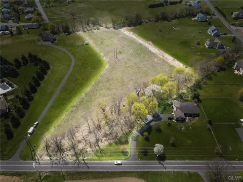 271 Cherry Hill Rd, Bushkill Twp, PA 18064