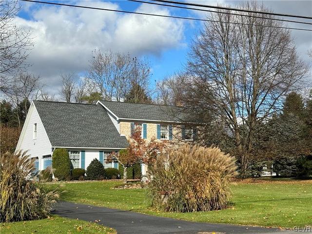 520 W Moorestown Rd, Nazareth, PA 18064