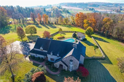 464 Wood Ln, Breinigsville, PA 18031