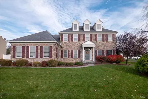 4513 Farrcroft Dr, Forks Twp, PA 18040