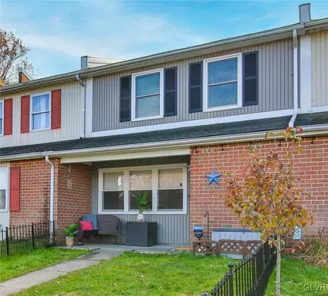 226 Daffodil Ct, Quakertown, PA 18951