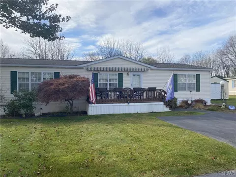 9148 S Primrose Cir, Breinigsville, PA 18031