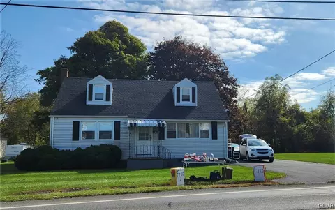 2917 N Delaware Dr, Mount Bethel, PA 18343