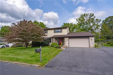 2129 Wisteria Rd, Macungie, PA 18062