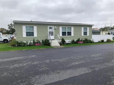7424 Marquis Dr, Macungie Twp, PA 18087