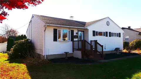 2127 Blossom Ln, Bethlehem, PA 18018