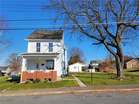 3218 S 2nd St, Whitehall, PA 18052