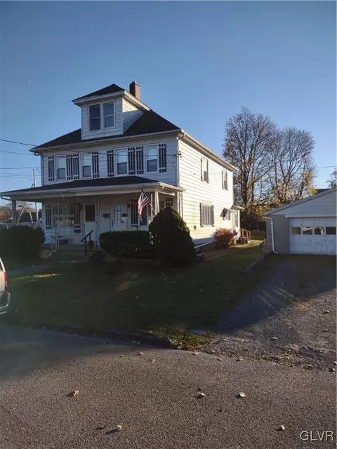 51 E 4th St, Wind Gap, PA 18091 photo 2