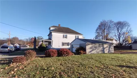51 E 4th St, Wind Gap, PA 18091 photo 3
