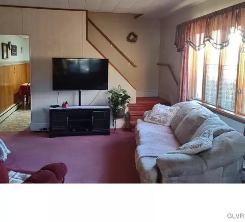 51 E 4th St, Wind Gap, PA 18091 photo 7