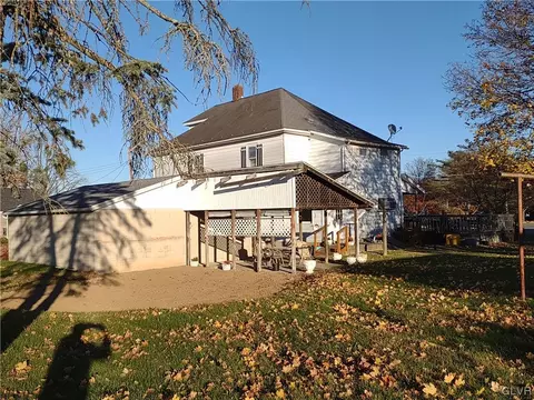51 E 4th St, Wind Gap, PA 18091 photo 6