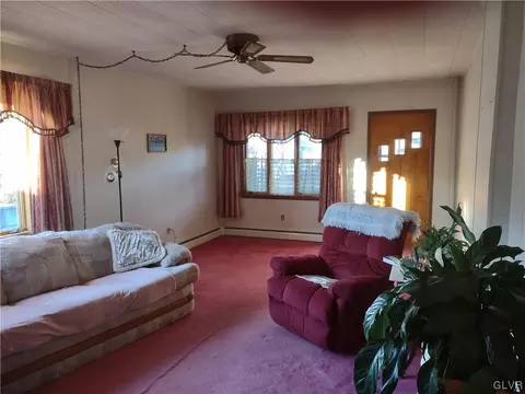 51 E 4th St, Wind Gap, PA 18091 photo 8