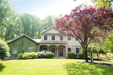 6662 Sweetwood Dr, Macungie, PA 18062