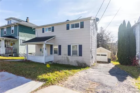 218 Oak St, Nazareth, PA 18064