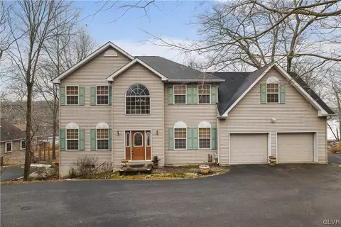 121 Brandyshire Dr, Pike, PA 18371
