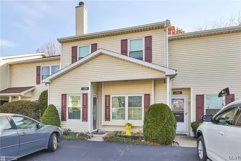 708 Briarwood Dr, Bethlehem, PA 18020