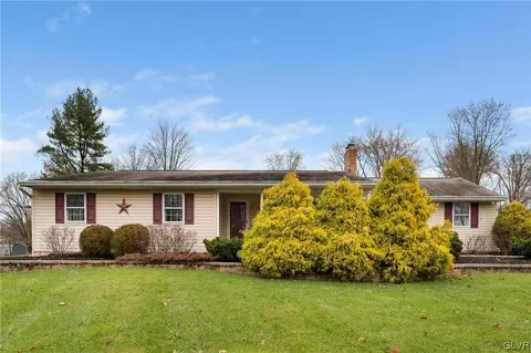 27 Pheasant Hill Rd, Sellersville, PA 18960