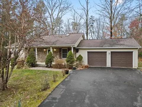6208 Deer Dr N, East Stroudsburg, PA 18302