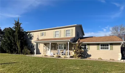 4634 Pine Dr, Nazareth, PA 18064