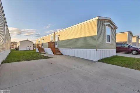 1044 Dogwood St, Laurys Station, PA 18059