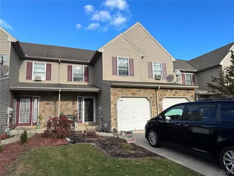 8087 Heritage Dr, Alburtis, PA 18011