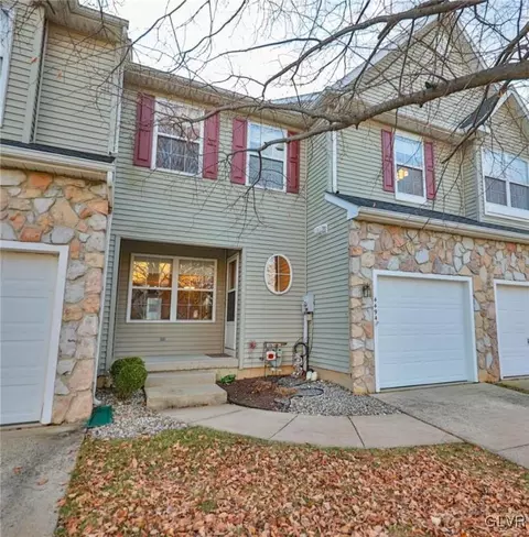 4494 Apple Blossom Dr, Saucon Twp, PA 18034