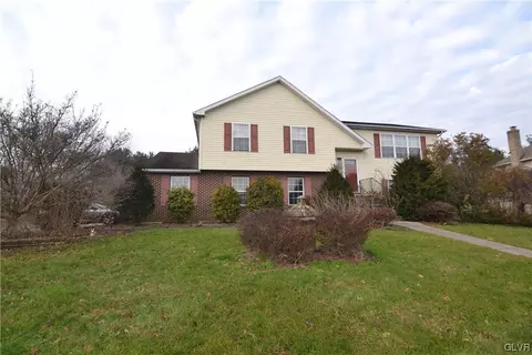 141 Debbie Ln, Palmer Township, PA 18045
