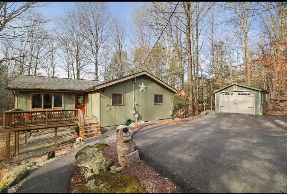 3063 N Gate Rd, Lake Ariel, PA 18436 | 38 Photos - Movoto
