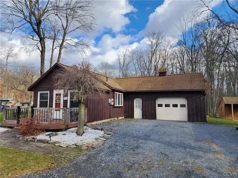 117 Whispering Acres Ln, Wind Gap, PA 18091