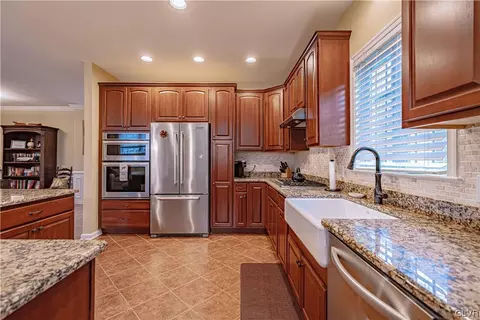 1019 Declaration Dr, Bethlehem, PA 18017 photo 9