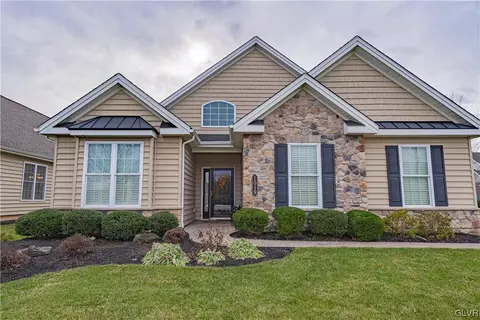 1019 Declaration Dr, Bethlehem, PA 18017