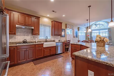 1019 Declaration Dr, Bethlehem, PA 18017 photo 8