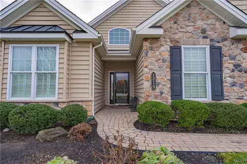 1019 Declaration Dr, Bethlehem, PA 18017 photo 2