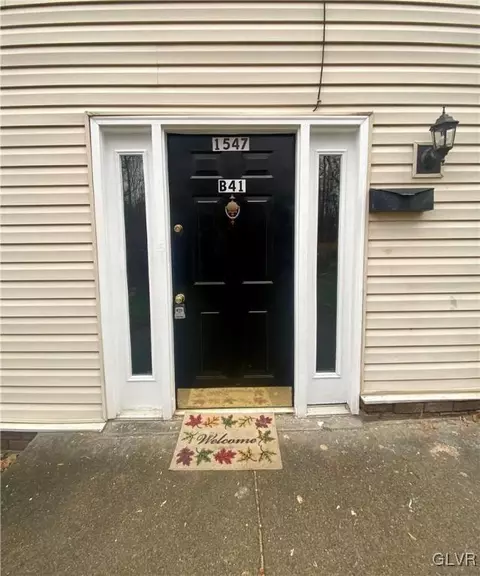 1547 Creekside #B4-1, Whitehall, PA 18052