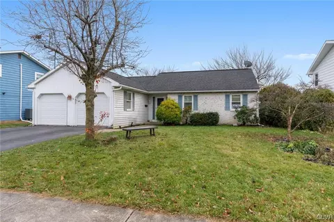 1303 Dalehurst Dr, Bethlehem, PA 18018