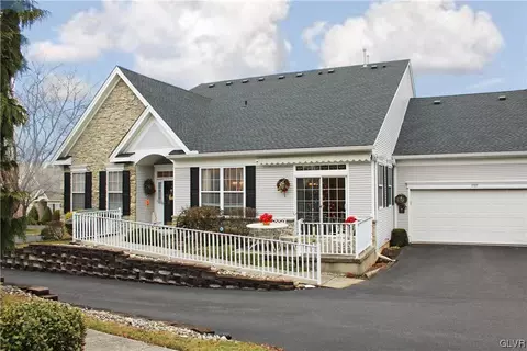 1888 Gregory Pl, Hellertown, PA 18055