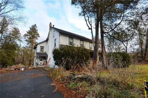529 Blue Mountain Dr, Walnutport, PA 18088